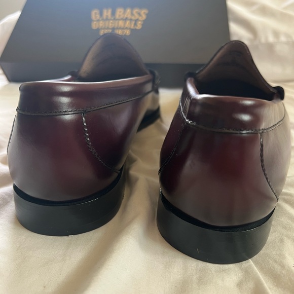 G.H. Bass & Co. Brown Leather Loafers Slip-On Style - Picture 3 of 7